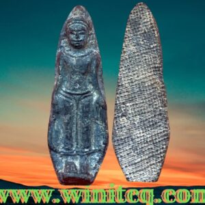 พระกำแพงเปิดโลกเนื้อชินเงินกรุวัดสี่อิริยาบถ กำแพงเพชร