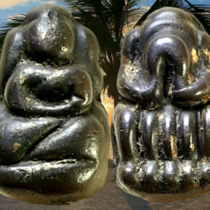 พระปิดตานั่งยองด้านหลังพระพุทธ หลวงพ่อเที่ยงวัดบ้งหัวเสือ สมุทรปราการ