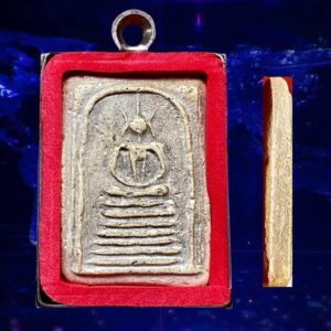 พระสมเด็จวัดเกศชัยโย พิมพ์เจ็ดชั้นไหล่ตรง