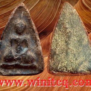 พระนางกำแพงเนื้อดินพิมพ์กลีบบัวตัด กรุวัดหัวเขา กำแพงเพชร