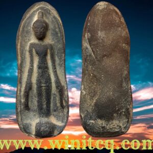 พระร่วงยืนเปิดโลกเนื้อดินเผากรุเตาทุเรียง สุโขทัย