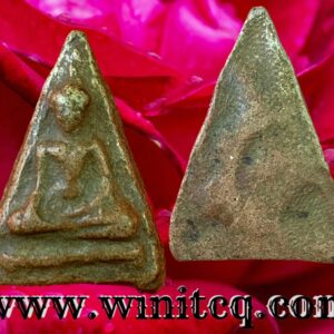 พระนางพญาเนื้อดินพิมพ์ตื้นขาสิงห์กรุครูกำยาน กำแพงเพชร