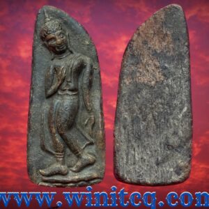 พระกำแพงลีลาเนื้อดินปางฝักดาบ กรุวัดพระบรมธาตุ กำแพงเพชร