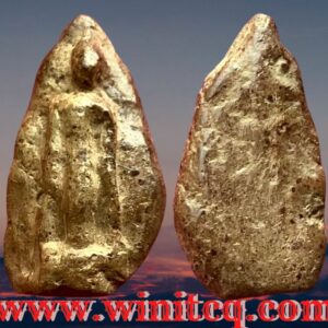 พระกำแพงเปิดโลกยืนตอ (เม็ดทองหลาง) กรุวัดพิกุล กำแพงเพชร