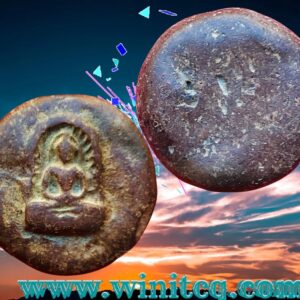 พระกำแพงซุ้มกอพิมพ์ใหญ่ไม่ตัดปีก (ขนมเปี๊ยะใหญ่) กรุวัดพระบรมธาตุ กำแพงเพชร