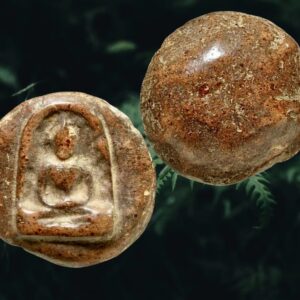 พระกำแพงซุ้มกอพิมพ์ขนมเปี๊ยะเล็กกรุวัดพิกุล กำแพงเพชร