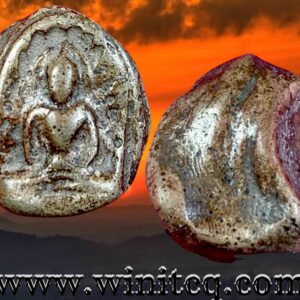 พระกำแพงพิมพ์กลางหลังหยิบไม่ตัดปีก กรุวัดพิกุล กำแพงเพชร