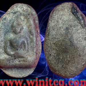 พระกำแพงซุ้มกอพิมพ์กลางไม่ตัดปีก กรุวัดพิกุล กำแพงเพชร