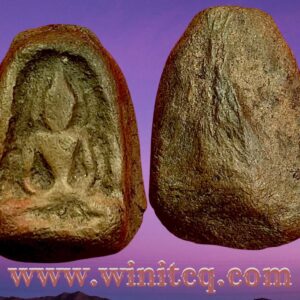 พระซุ้มกอกรุไต้แท่นพระประธาน วัดพระบรมธาตุ กำแพงเพชร