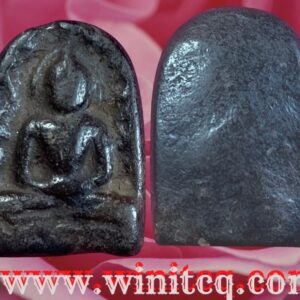 พระกำแพงซุ้มกอพิมพ์ใหญ่ลายกนกกรุวัดป่ามืด กำแพงเพชร