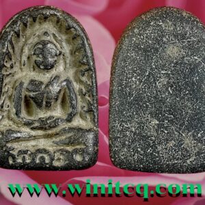 พระกำแพงซุ้มกอพิมพ์ใหญ่ลายกนกเนื้อดำกรุวัดพิกุล กำแพงเพชร